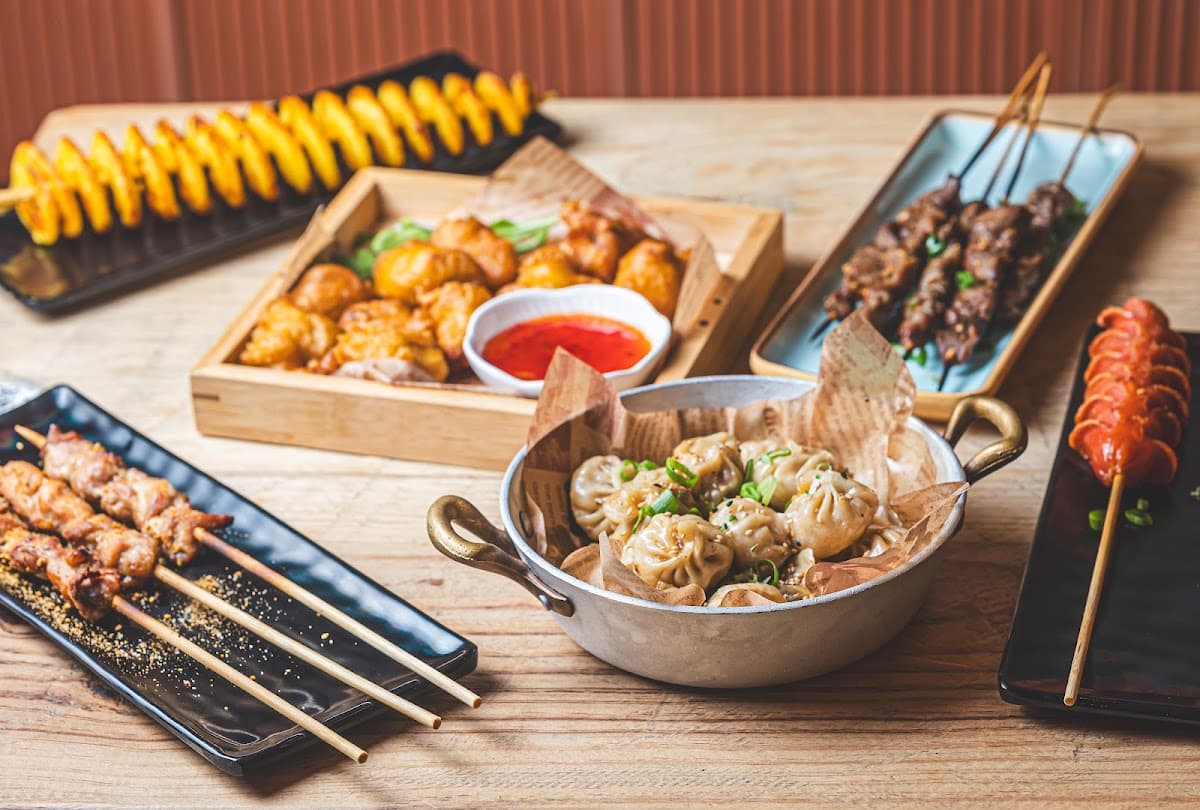 Dumpling go // Restaurante de comida callejera china en Callao gran via