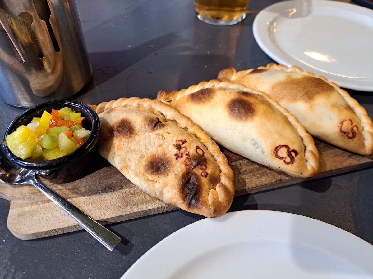 El Trébol 1983 Pizzas y Empanadas Argentinas