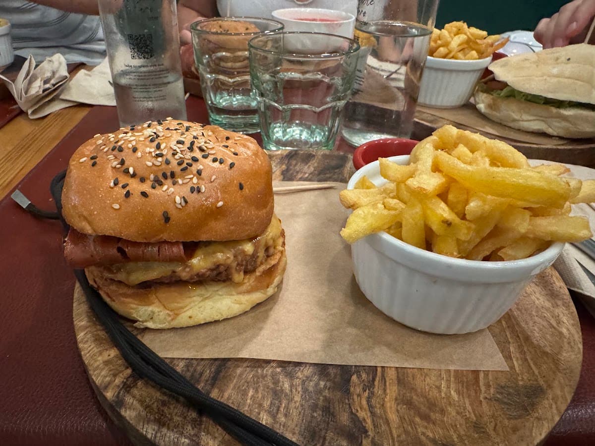 Green&Burger Barcelona - Burger & Healthy Restaurant Near Sagrada Familia