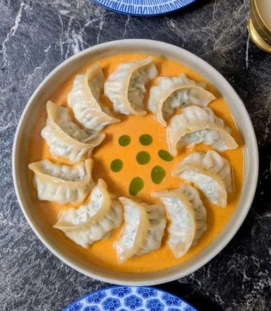 momos in jhol sauce at bhatti pasal, amsterdam