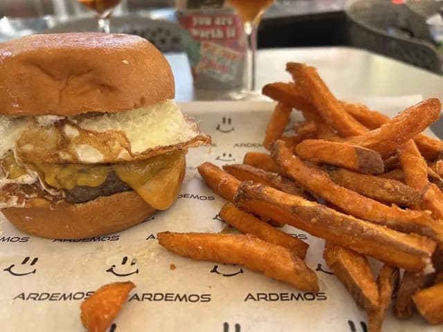 a burger and sweet potato fries at ardemos, barcelona