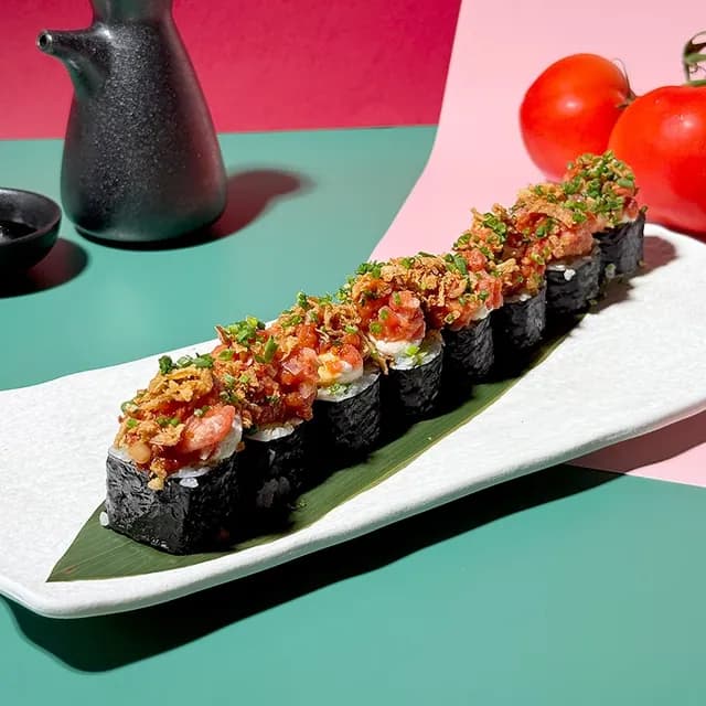 a plant-based sushi roll at desoriente, barcelona