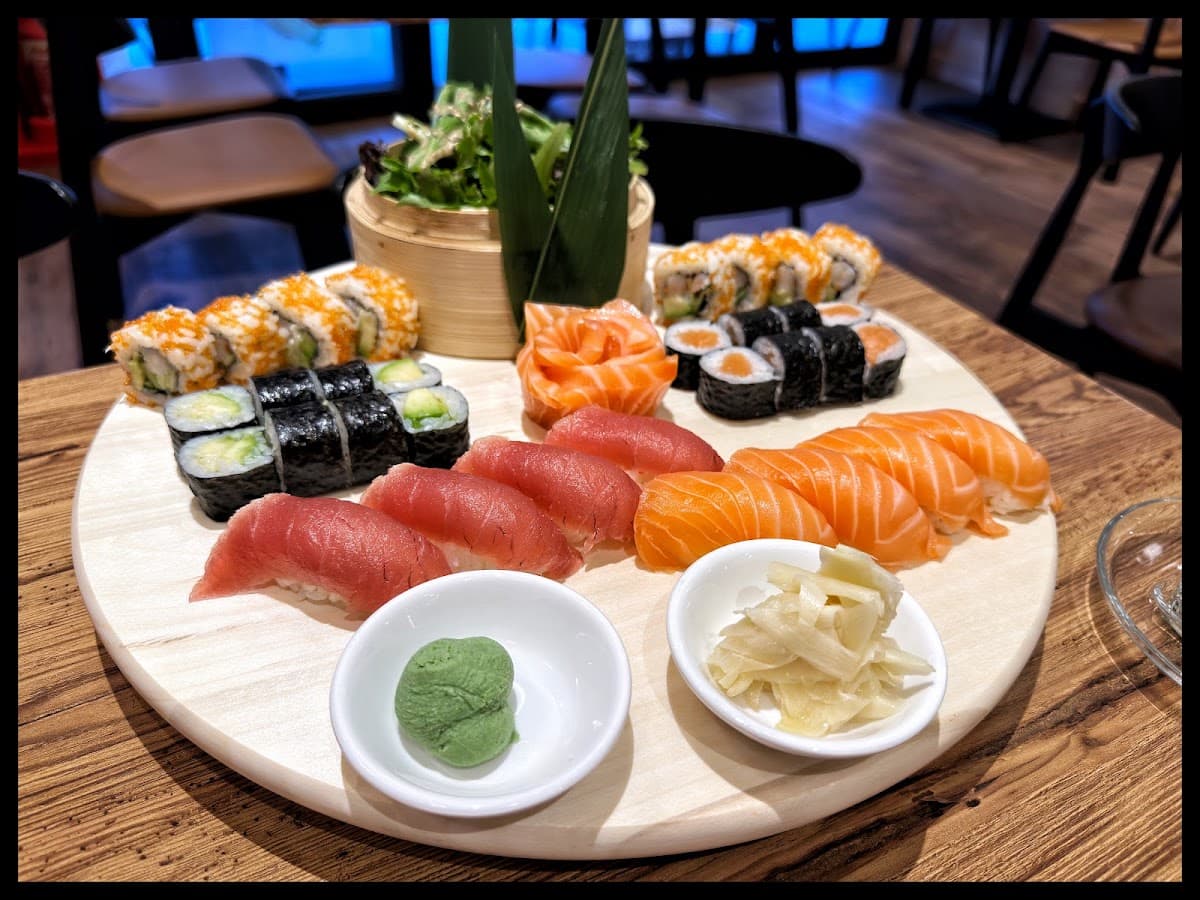 Sushi & Momo Zone