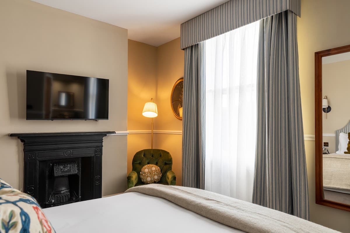 The Drayton Court Hotel, Ealing